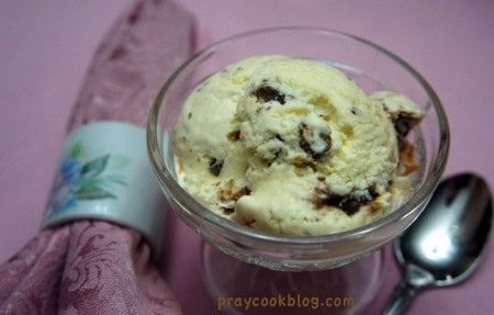 ice cream scoop close up