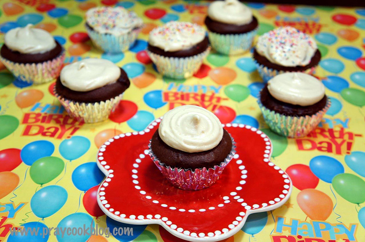 Black and White Irish Cream Cupcakes and Bailey’s Cream Frosting